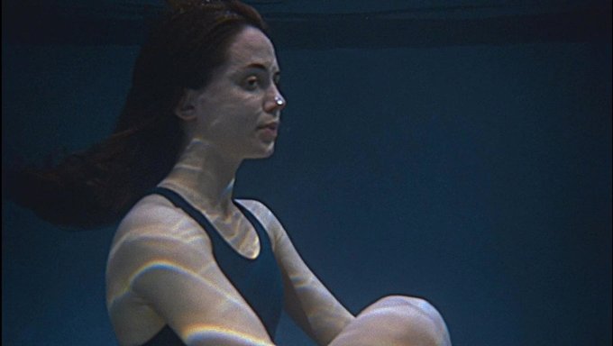 Eliza Dushku'S Natural Beauty On Display In The Shower