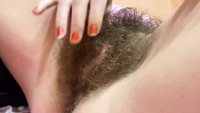 Teen Amateur'S Clit Gets Stimulated And She Squirts