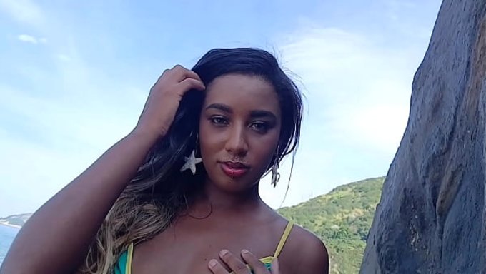 No Better Place Than The Beach For Hardcore Anal Sex