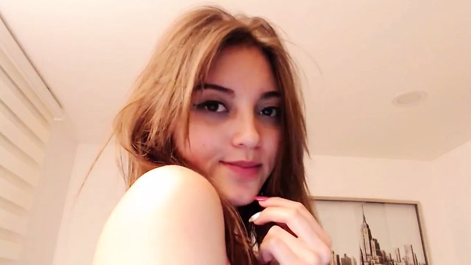 Young College Girl Flaunts Her Virgin-Looking Pussy On Webcam