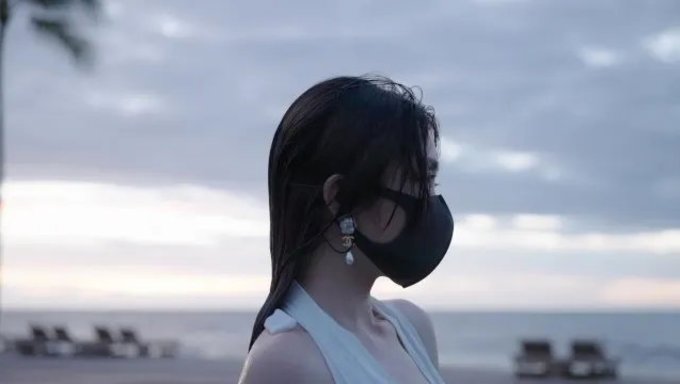 Watch A Stunning Doll In Action In The Video The Drip
